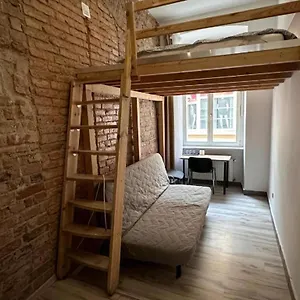 https://economic-color-apartment.poznan-hotels.com